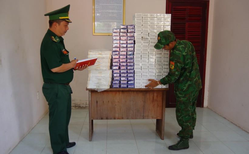 Thu giữ 2.000 gói thuốc lá điếu nhập lậu trên tuyến biên giới